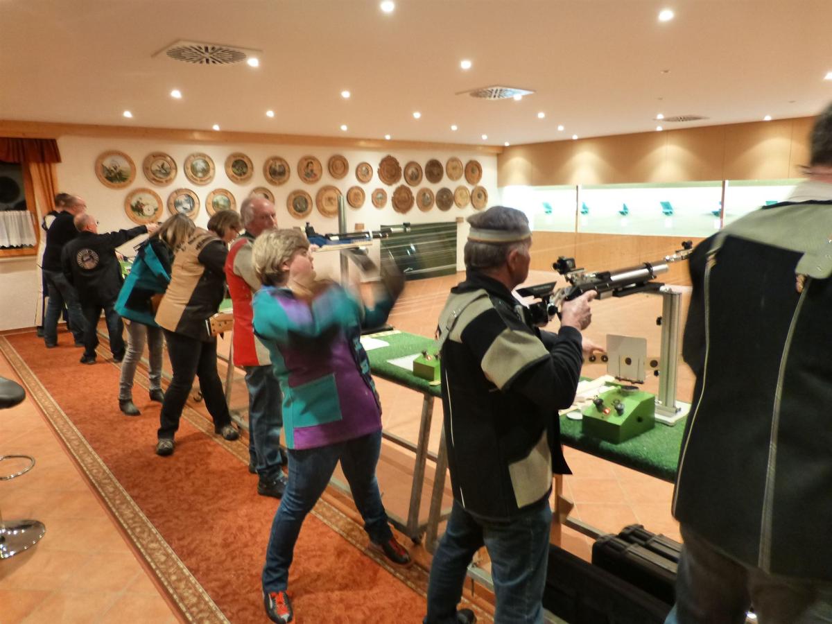 Tunierfoto auf den 10 Meter Ständen Druckluft